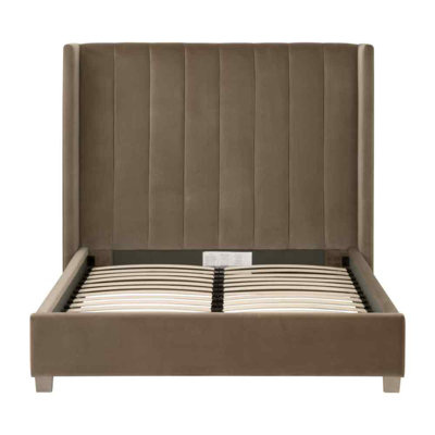 Très grand lit standard en velours caramel Chandler