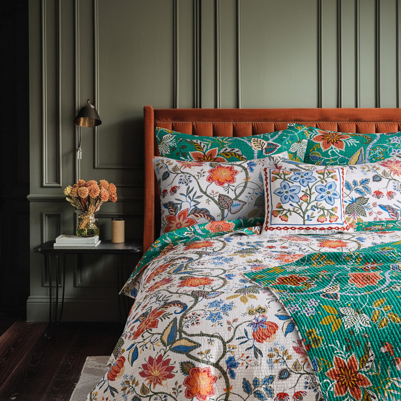 Carmina Full/Queen Quilt Set, Queen Quilt + 2 Shams