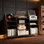 Support pour tourne-disque de 55 pouces avec station de charge et multiprise, armoire de rangement pour disques vinyles à 4 niveaux avec tablettes réglables, console multimédia de grande capacité pour le salon