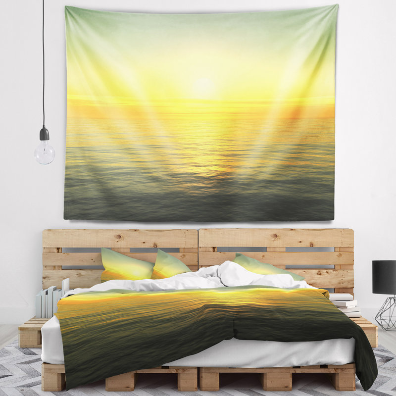 Tapisserie de soleil jaune sur les eaux beach brillante, H 32 po x l 39 po