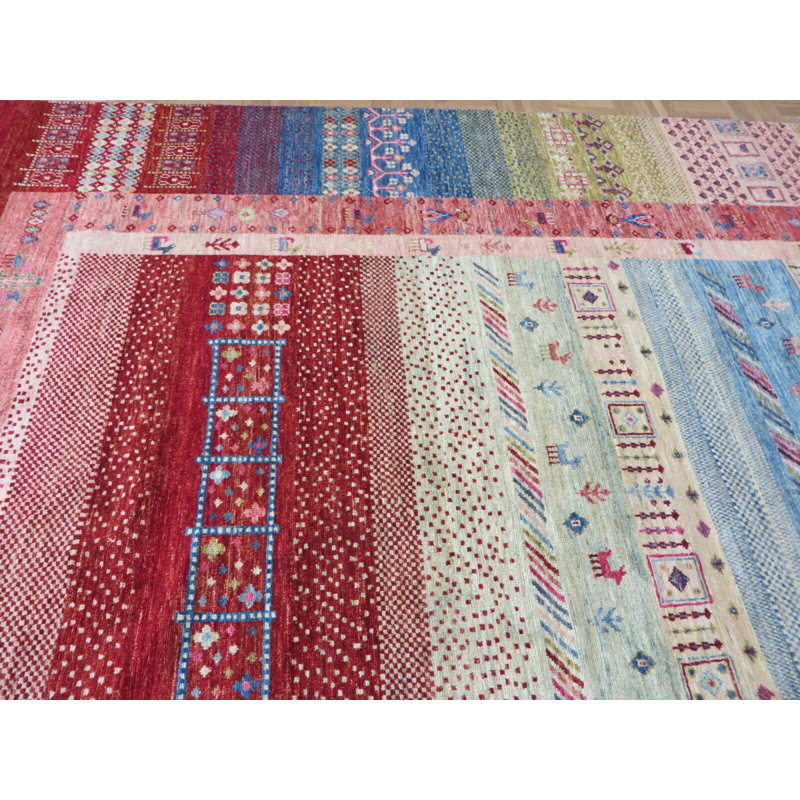 Tapis rouge en laine noué à la main de conception unique 9 pi 10 po x 13 pi 9 po Jarrow
