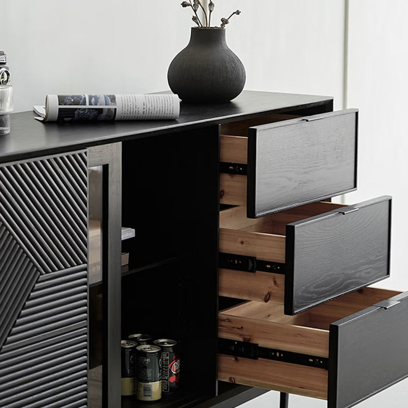 Un buffet mural pour petit appartement, Noir