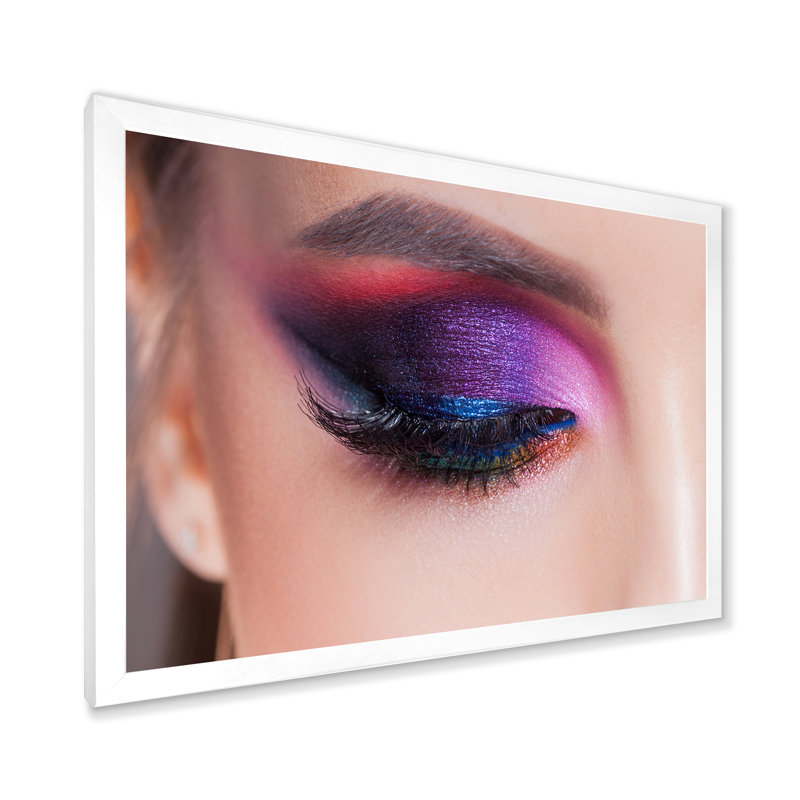 Maquillage lumineux pour les yeux dans des tons de bleu luxueux - photographie sur toile, H 16 po x l 32 po x P 1,5 po