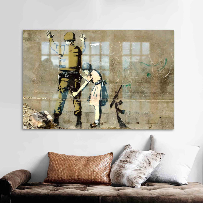 Décoration murale en verre d'inspiration Banksy Girl and Soldier, H 47,2 po x l 70,9 po