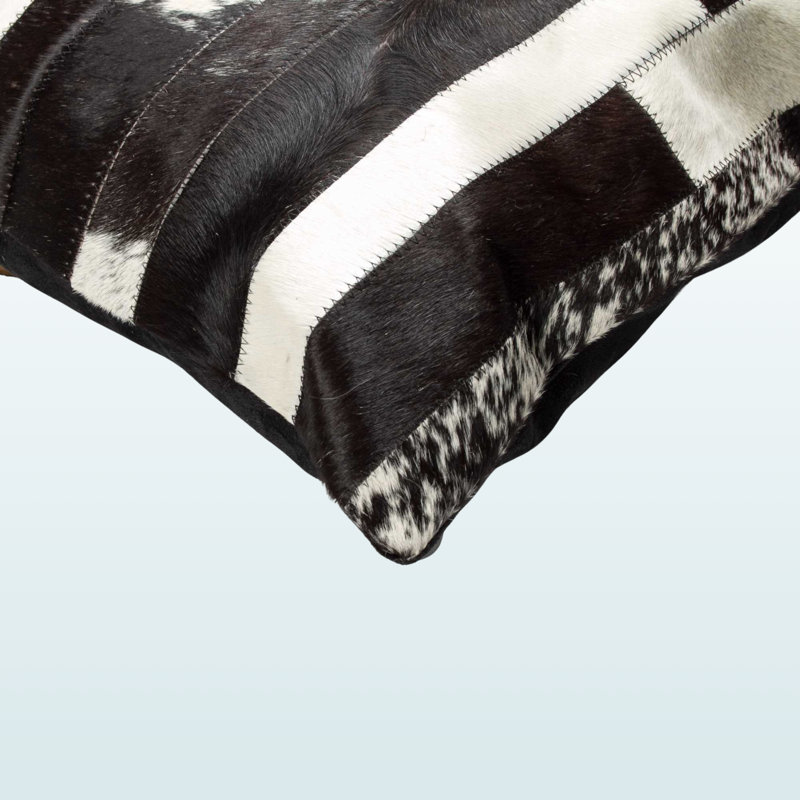 Coussin Kobe à Torino par Trio, Noir / cuir de vache blanc, Coton