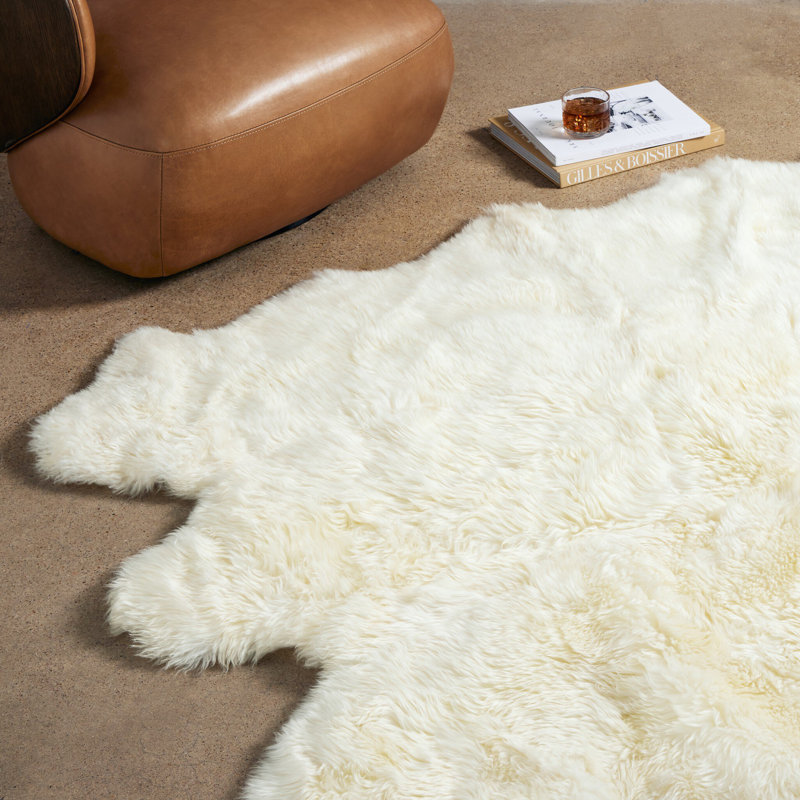 Tapis crème en peau de mouton Dodger, Nouveauté 4 pi 5 po x 5 pi 75 po