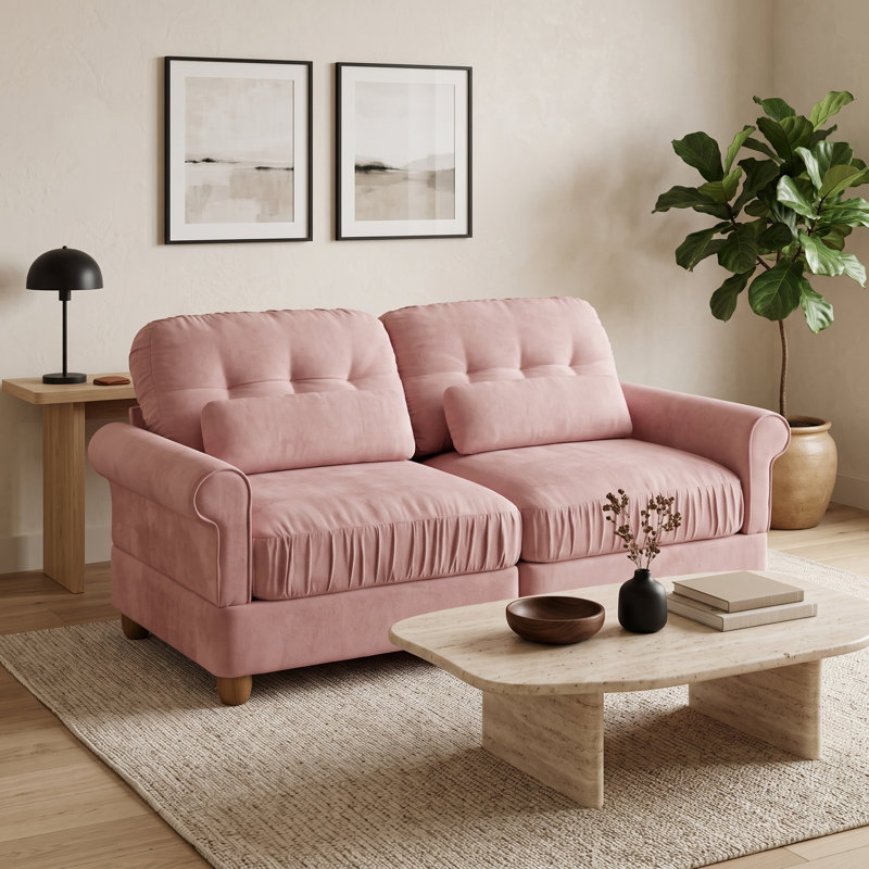 Canapé modulaire 2 places en chenille rose, avec coussins à bords volantés, dossier capitonné, accoudoirs arrondis et coussins lombaires.