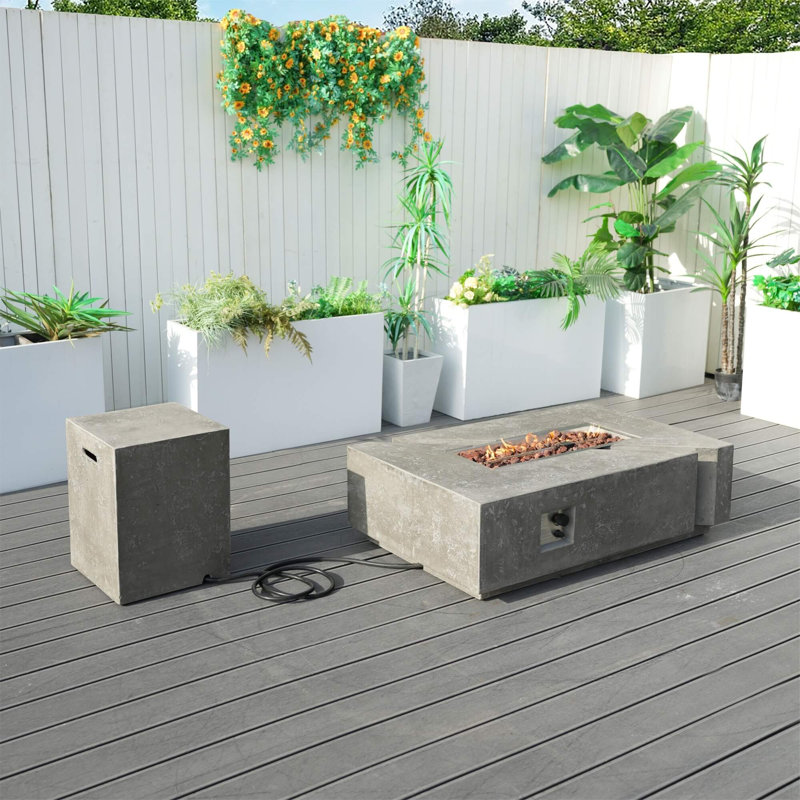 Un ensemble de table de foyer rectangulaire en ciment avec couvercle de bouteille de gaz, Gris