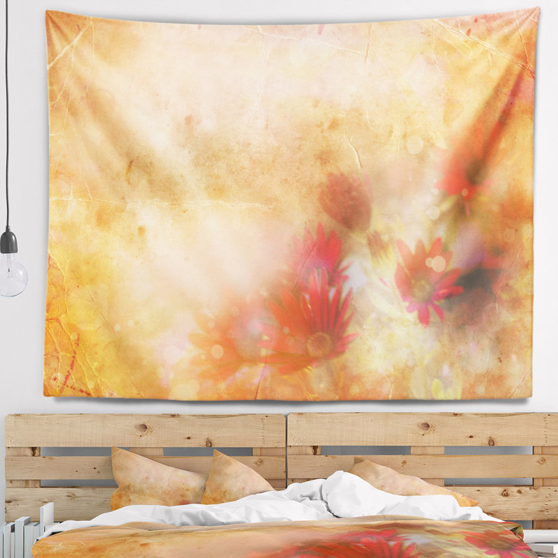 Fleurs rouges et roses sur une tapisserie brune, H 32 po x l 39 po