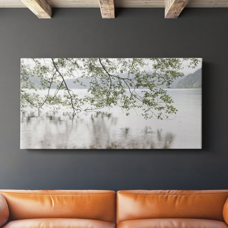 Lake Crescent Rainy Day - Toile tendue avec châssis - Prêt à accrocher, H 16 po x l 32 po