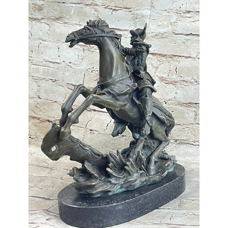 Figurine de casque de style viking japonais