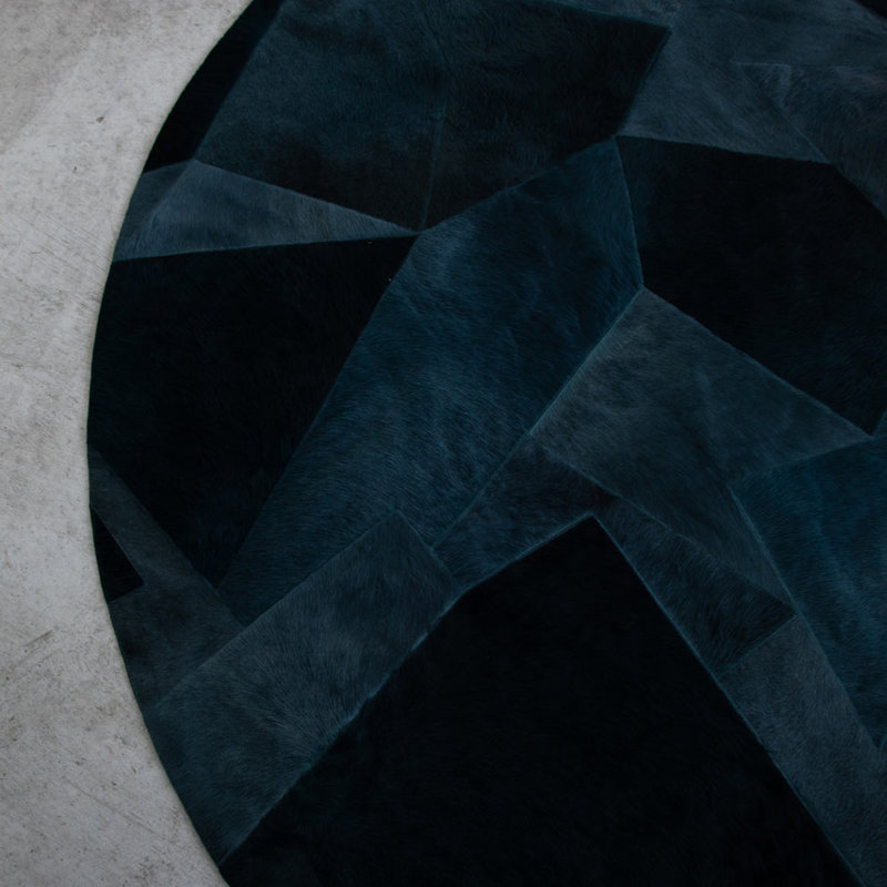 Art Hide X Sasha Biskoff Cowhide Geometric Area Rug in Blue, Round 9'10"