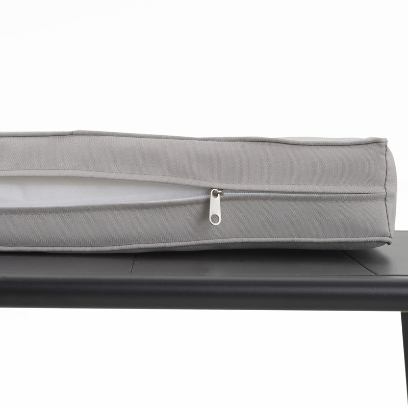 Ensemble de sièges d'extérieur durables et confortables avec cadres en fer, idéal pour les patios, les pelouses et les bords de piscine