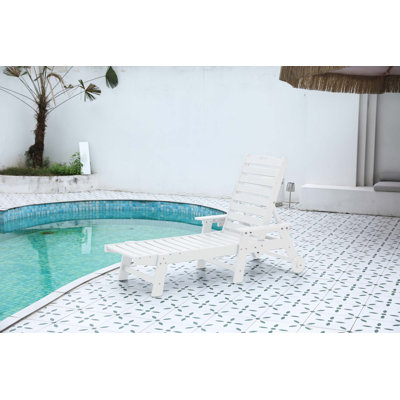 Chaise longue d'extérieur en PEHD avec dossier réglable à 5 positions, roues, porte-gobelet pour terrasse de piscine
