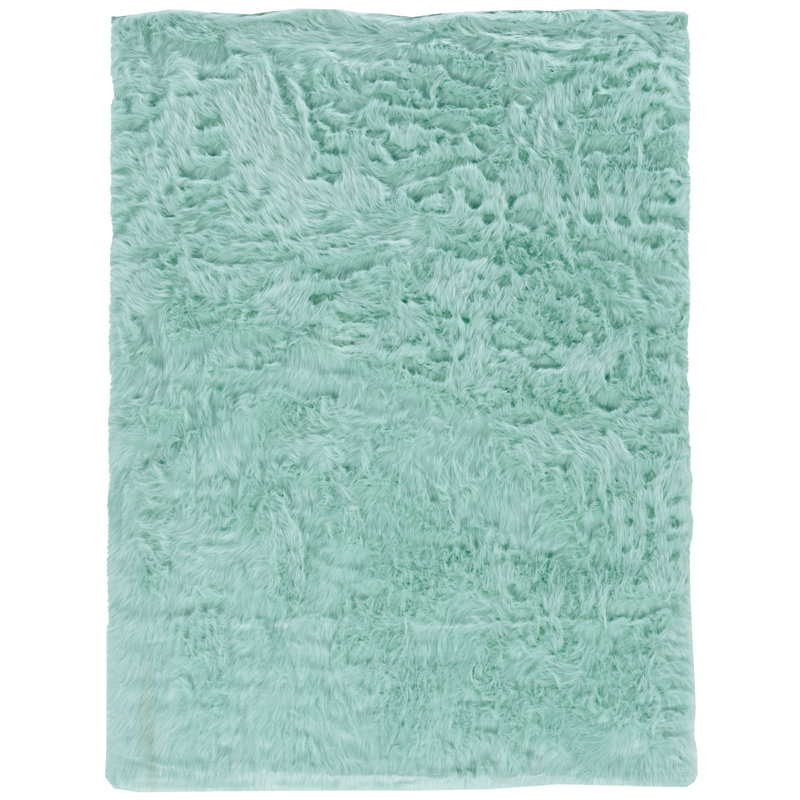 Tapis bleu en peau de mouton touffeté à la main Tayyibah, Rectangle l 5 pi x L 7 pi