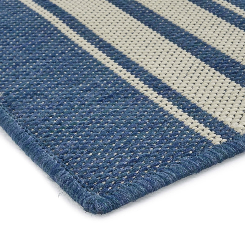Tapis bleu rectangulaire en polypropylène 7 pi 10 po x 10 pi