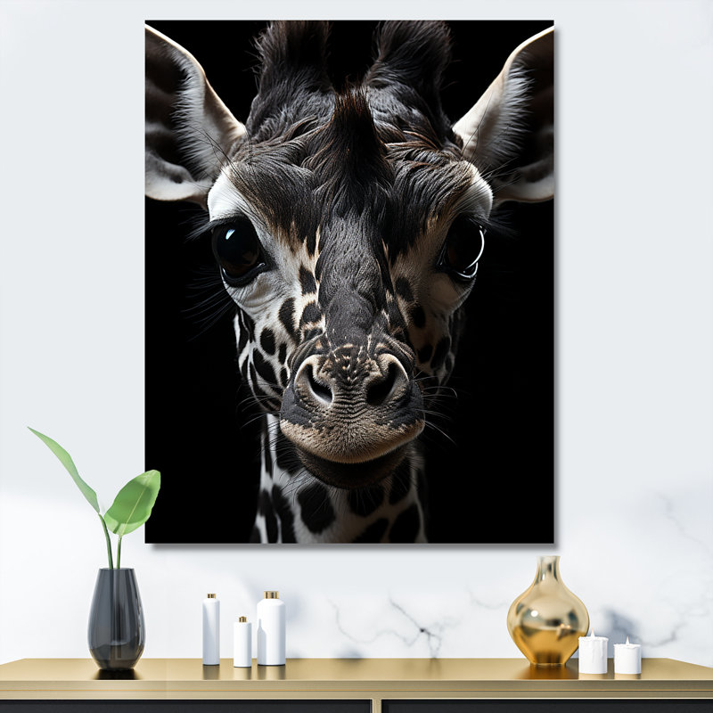 Portrait de girafe noir et blanc majestueux II sur toile, Toile tendue, H 44 po x l 34 po