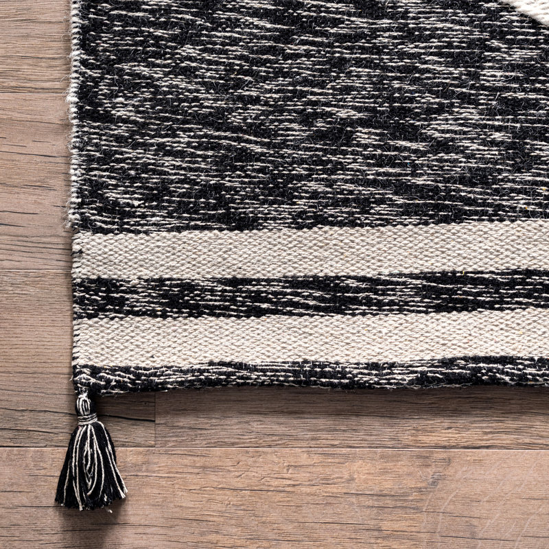 Tapis ivoire / noir Akikur, Rectangle 7 pi 6 po x 9 pi 6 po