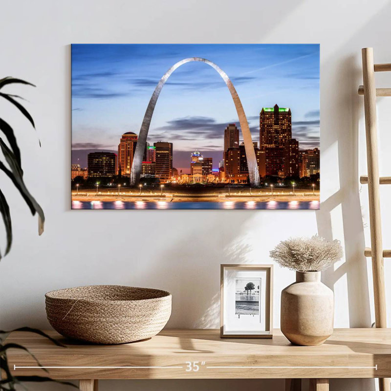 Iconic Gateway Arch, 16" H x 24" W