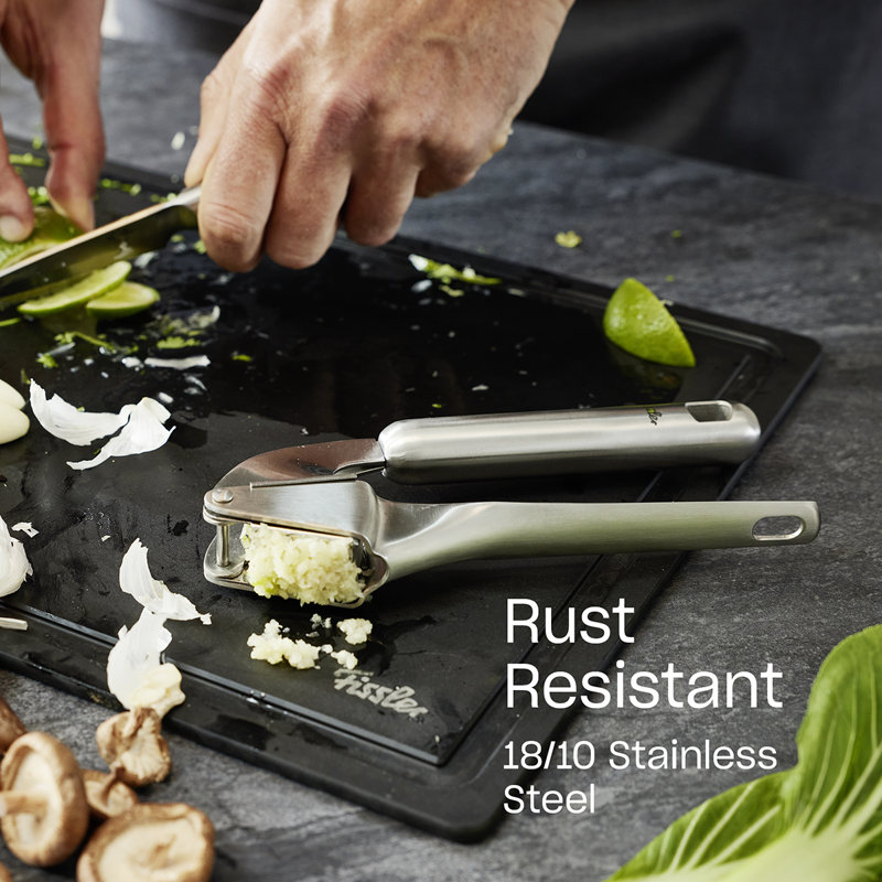 Fissler Essential Garlic Press, 18/10 Stainless Steel Garlic Mincer & Crusher, Kitchen Cooking Utensil, Ergonomic Handle, Easy to Clean, Dishwasher Safe