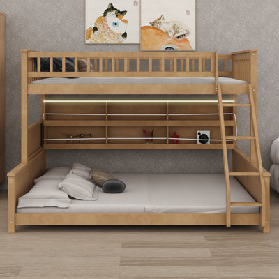 Lit superposé avec tablettes intégrées et panneau perforé, parfait pour les chambres à coucher et les salles de jeux