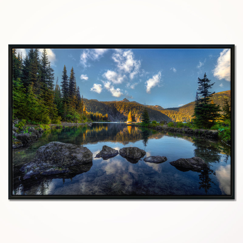 «Mountain Lake Surrounded by Trees», reproduction de photo sur toile tendue, H 16 po x l 32 po x P 1 po