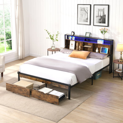 Base de lit plateforme pleine grandeur en métal avec tête de lit en bois et pied de lit USB, station de charge, 2 tiroirs, rangement, lumières DEL