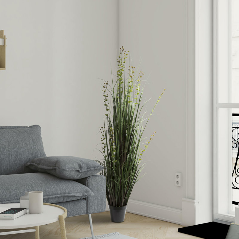 Herbe verte artificielle en pot et eucalyptus., H 60 po x l 30 po x P 30 po