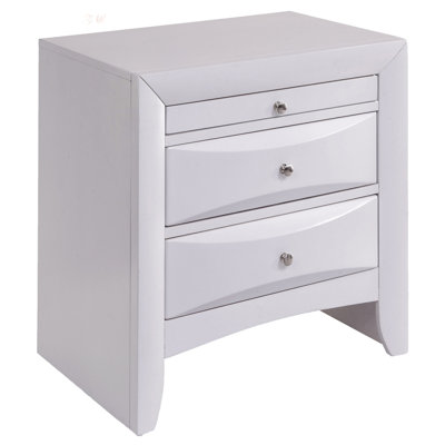 Table de chevet élégante et durable avec deux tiroirs spacieux et un plateau supérieur pour un accès facile, parfait pour les chambres modernes.