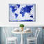 Carte du monde bleu vif sur toile-285112704