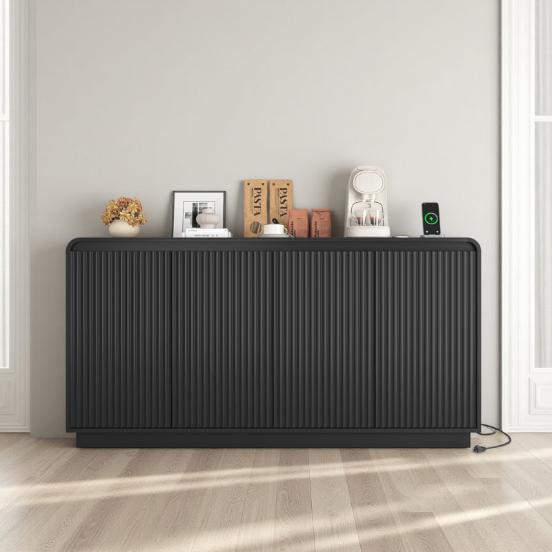 Meuble télé cannelé à 4 portes avec prise de courant, centre de divertissement Wave sans poignée, armoire de rangement à panneau de particules réglable à 3 niveaux, console multimédia multifonctionnelle et buffet