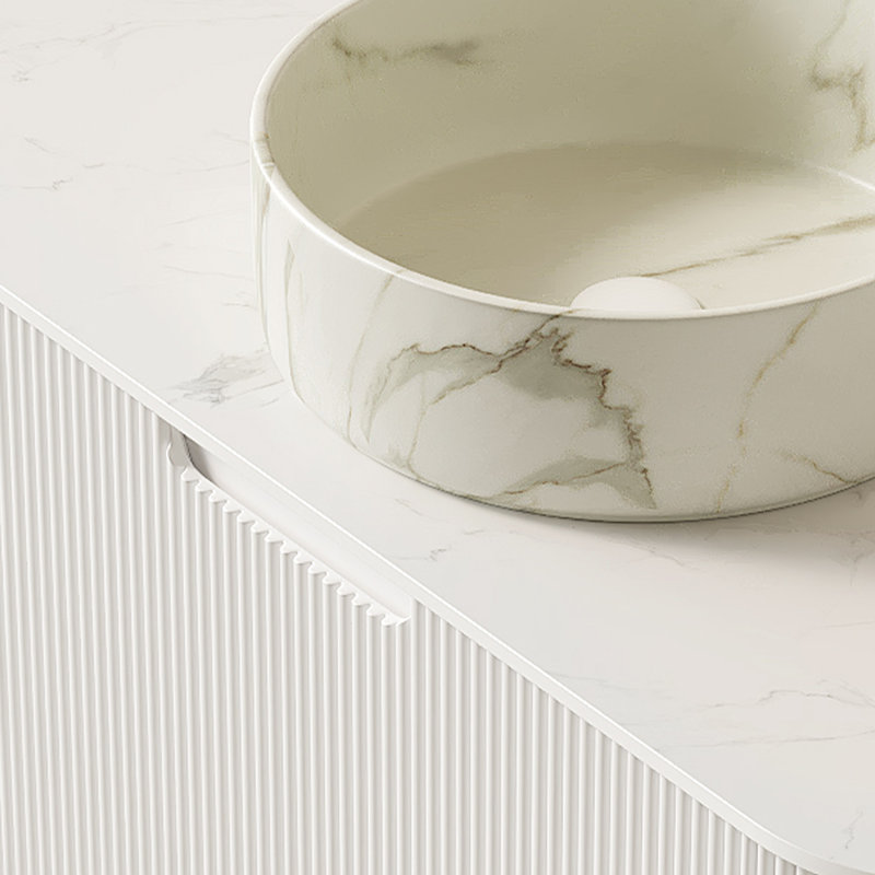 Meuble-lavabo mural simple de 76 cm (30 po) avec fini blanc, comptoir en pierre artificielle et lavabo en céramique