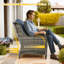 Ensemble de conversation de patio 5 pièces en osier gris avec coussins bleu marine, canapé modulaire d'extérieur avec fauteuils et repose-pieds, mobilier en rotin résistant aux intempéries avec table de foyer d'extérieur optionnelle pour balcon de patio-1368533368-1468943351