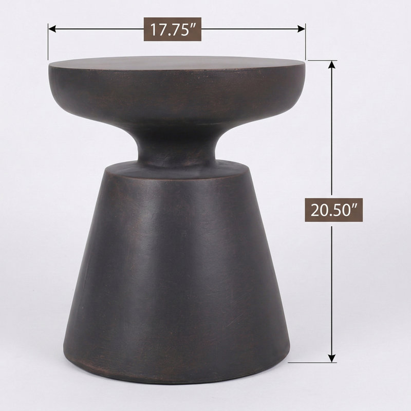 Table d'appoint d'extérieur fabriquée en béton léger.
