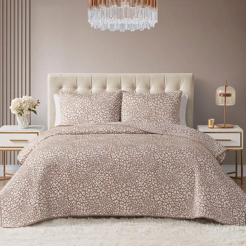 DESIGN STUDIO Leopard Cocoa 3-Piece All-Season Soft Matelasse Jacquard Reversible Cotton Blend Quilt Set