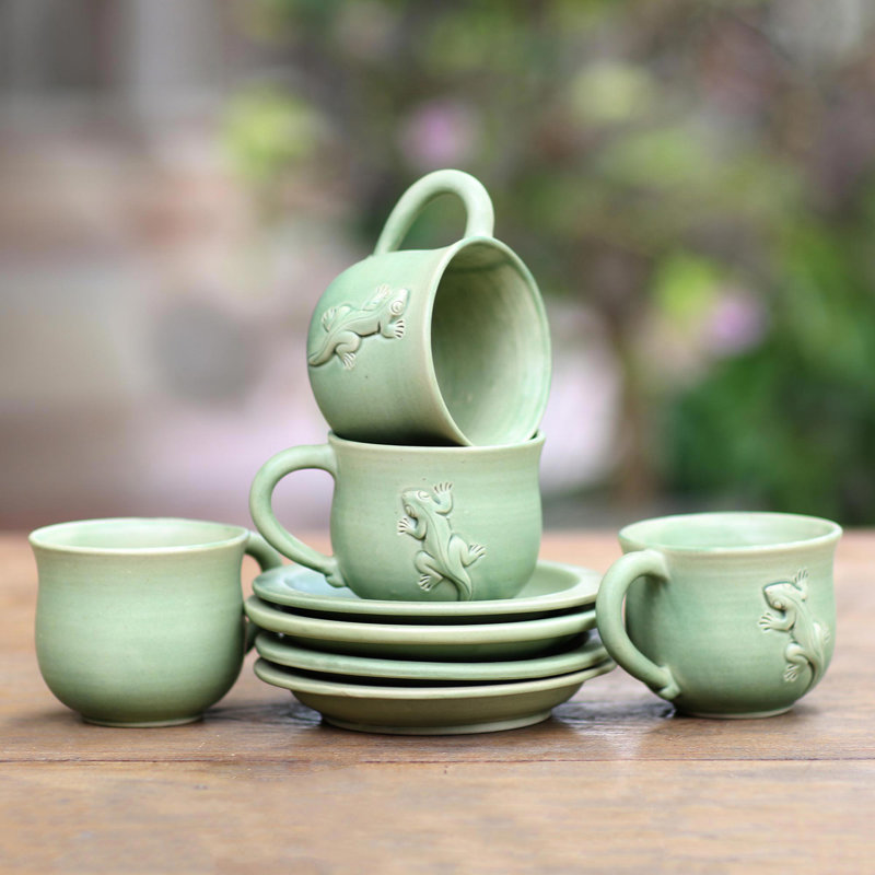Tasse en céramique et soucoupe