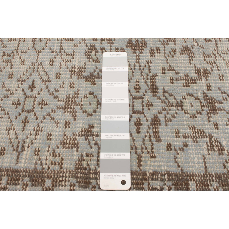 Tapis gris clair à transition de couleur 3 pi 7 po x 6 pi 6 po