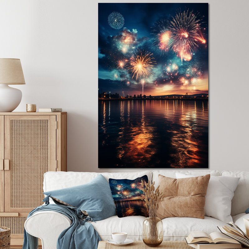 Feux d'artifice vert et rouge au bord du lac II - Feux d'artifice, art mural, Toile tendue, H 32 po x l 16 po