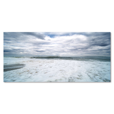 Plage avec sable blanc et ciel nuageux - Photographie sur toile