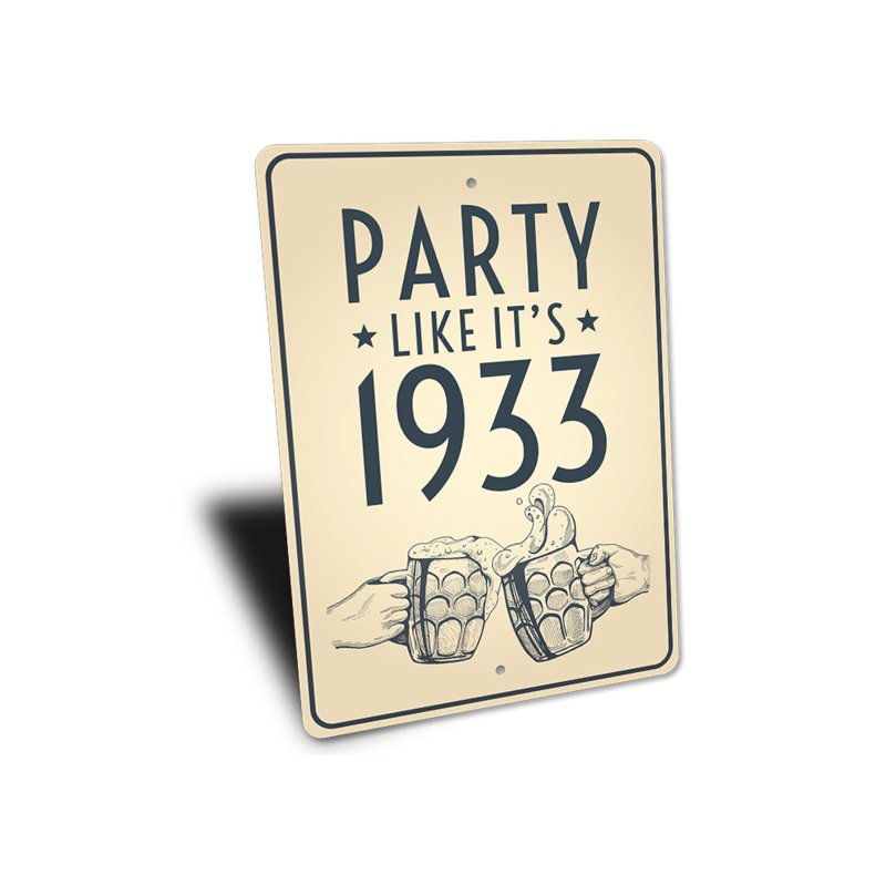 Enseigne de fête en forme de bière 1933, H 18 po x l 12 po x P 0,06 po