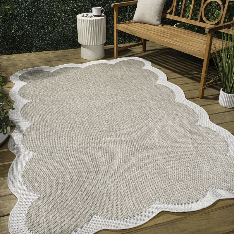 Manado Classic Cottage Two-Tone Scalloped Beige/Cream Indoor/Outdoor Rug, Novelty 7'9" x 10'