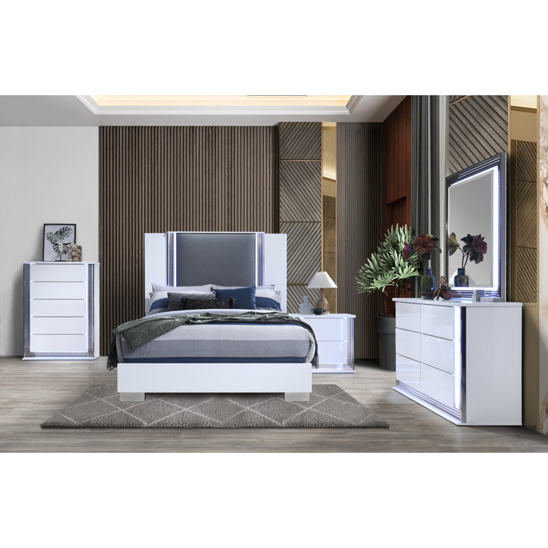 Carrye 61.02'' W 6 - Drawer Dresser, White