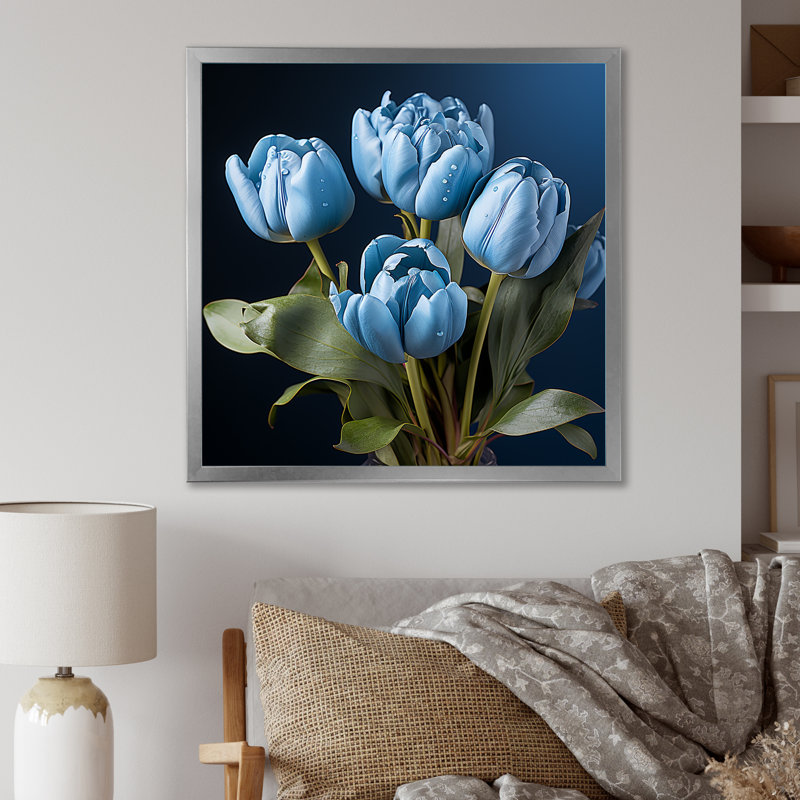 «Azure Blue Tulips Bloom III» sur toile, Cadre simple argenté, H 30 po x l 30 po x P 1 po