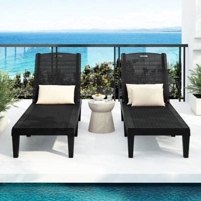 2 chaises longues d'extérieur en polypropylène noir, sièges réglables, imperméables et confortables pour le salon de détente près de la piscine, inclinaison de 120 à 180, matériau, installation rapide et ergonomique sur la plage du balcon