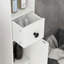 Armoire de rangement haute avec tablettes ouvertes