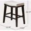 Élégant tabouret de comptoir avec revêtement confortable et pieds en bois d'hévéa, parfait pour les cuisines et les bars modernes.
