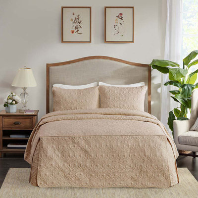 3 Piece Split Corner Pleated Quilted Bedspread