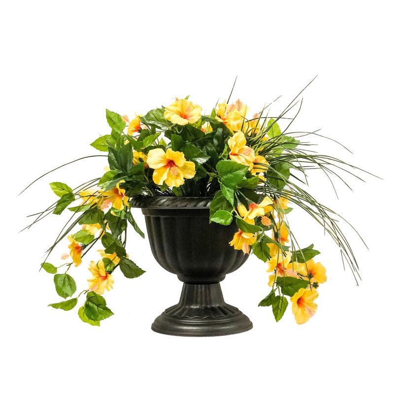 Arrangement floral d'hibiscus dans un vase, Jaune