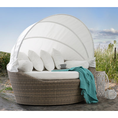 Loungebett mit Kissen
