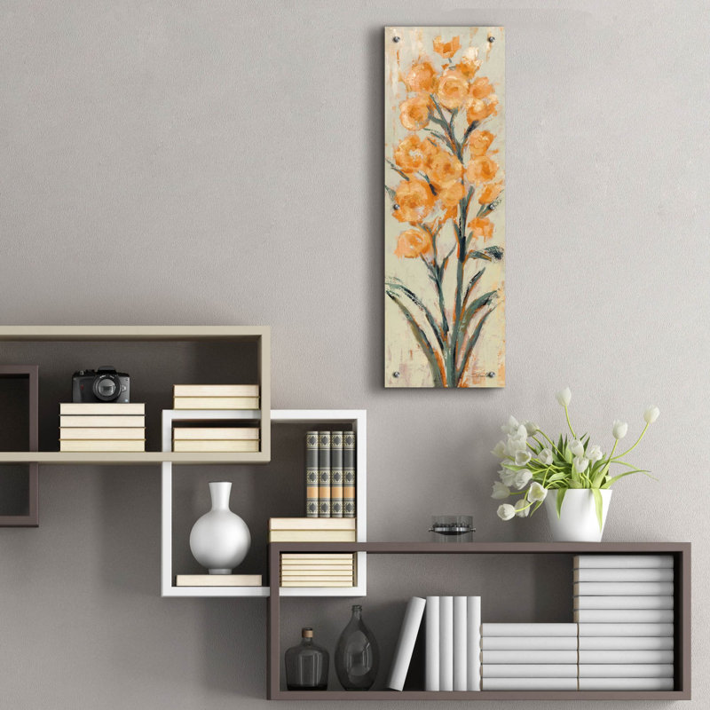 «Tall Tangerine Flowers 2» par Silvia Vassileva, art mural en verre acrylique, H 36 po x l 12 po